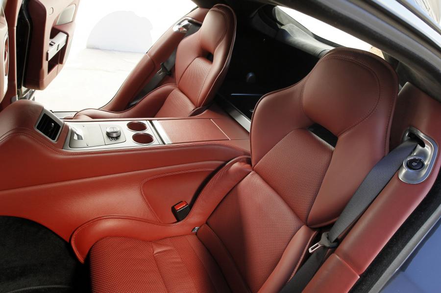 Интерьер Aston Martin Rapide 2010 года  (фото 62 из 190)